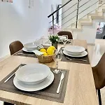 Quiet Cozy Maisonette Just 300m From 아파트