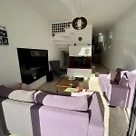 Quiet Cozy Maisonette Just 300m From