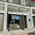 Quiet Cozy Maisonette Just 300m From 아파트