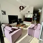 Quiet Cozy Maisonette Just 300m From *
