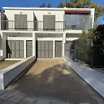 Quiet Cozy Maisonette Just 300m From 아파트