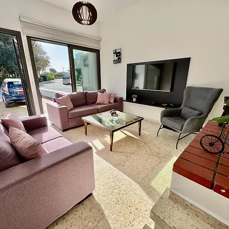 Quiet Cozy Maisonette Just 300m From * 파포스
