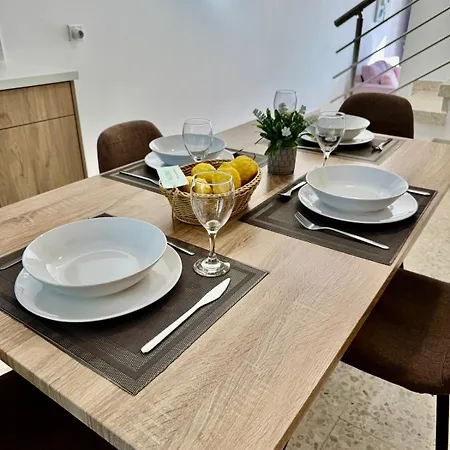 Quiet Cozy Maisonette Just 300m From