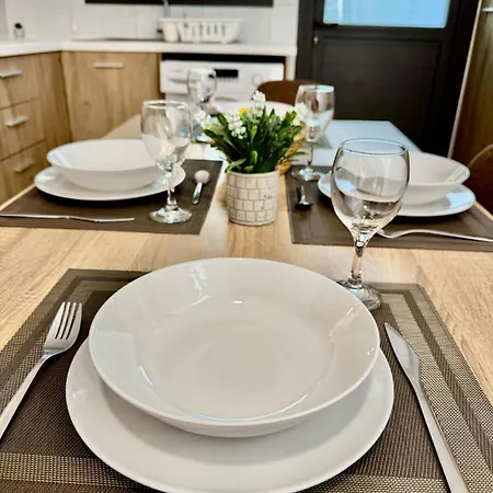 Quiet Cozy Maisonette Just 300m From