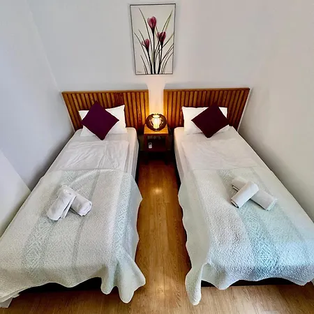 Quiet Cozy Maisonette Just 300m From *