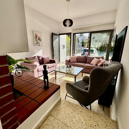 Appartamento Quiet Cozy Maisonette Just 300m From