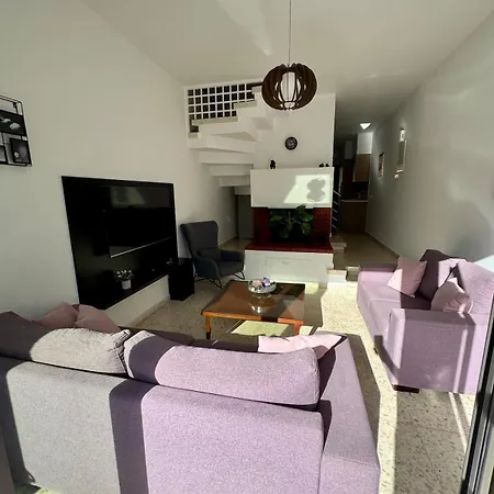 Quiet Cozy Maisonette Just 300m From
