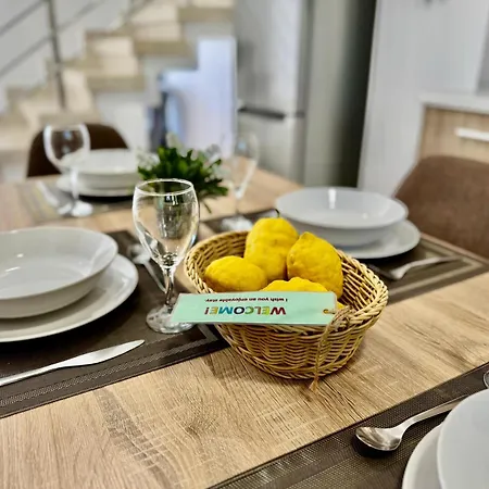 Quiet Cozy Maisonette Just 300m From 아파트 파포스