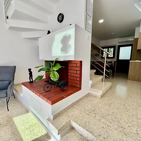 Quiet Cozy Maisonette Just 300m From * 파포스